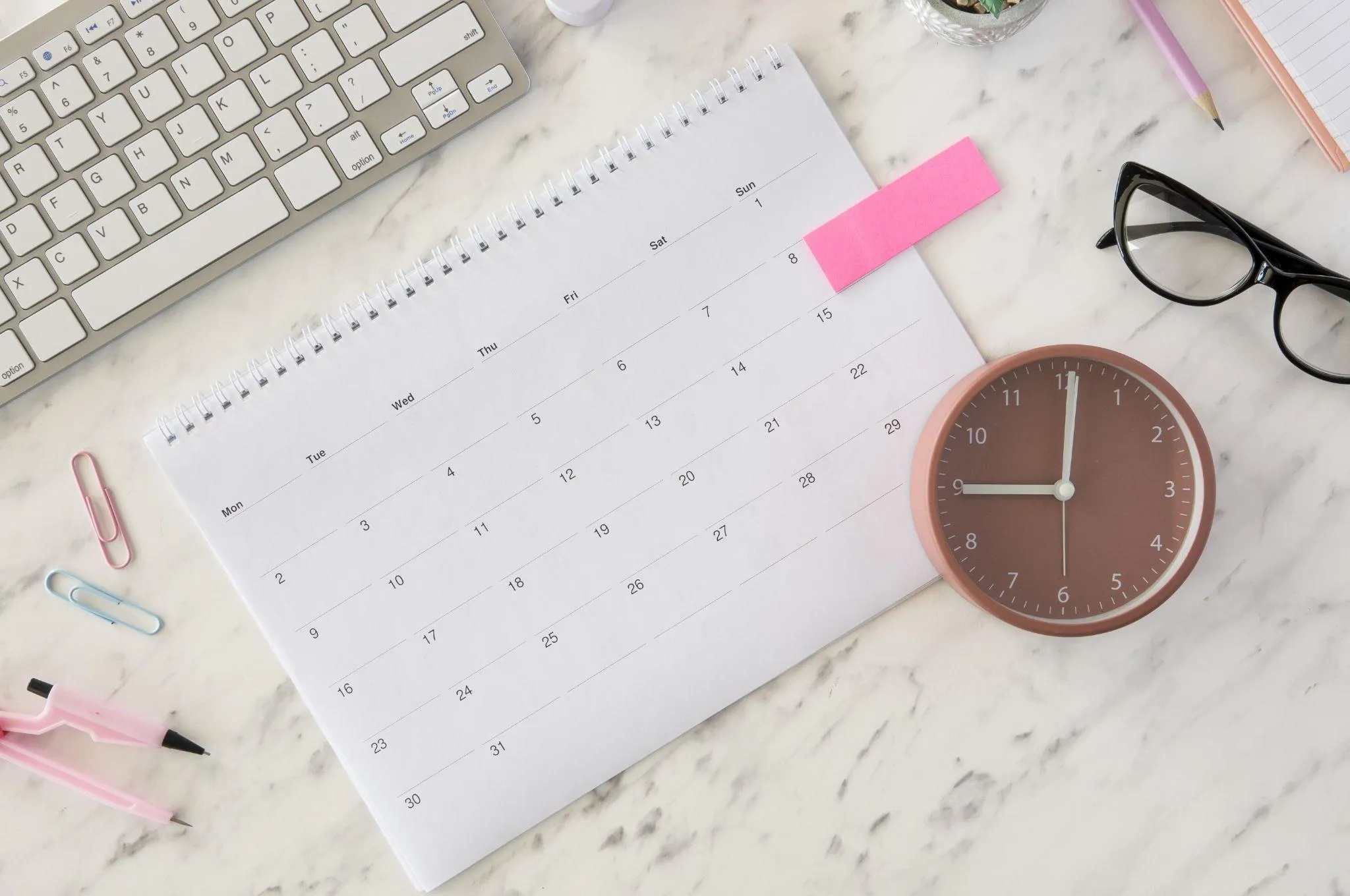 セラミック歯が完成するまでの期間と通院回数の目安